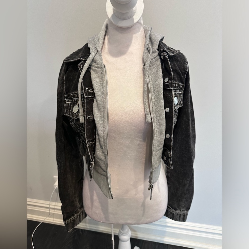 TRUE RELIGION cropped denim jacket w hoodie